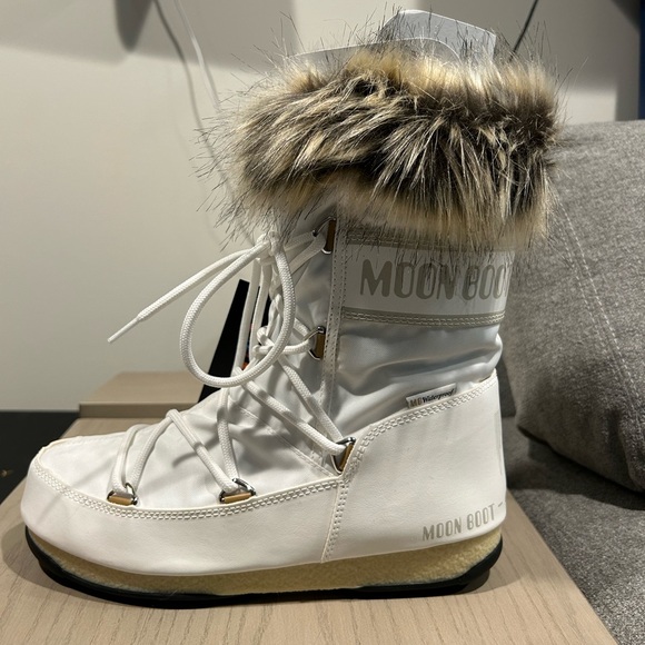 Monaco Water Resistant Moon Boot - Picture 1 of 4